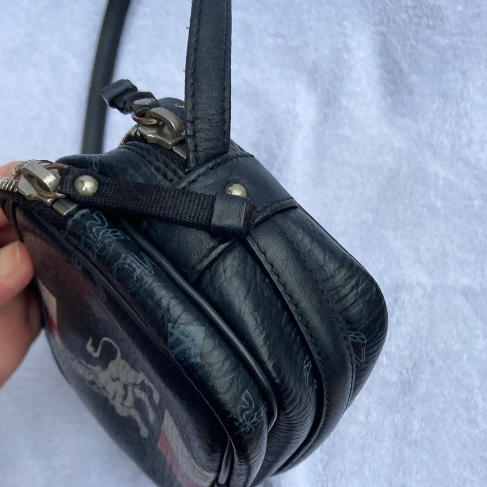 MCM Visetos "Lion 1976 Theme"
Crossbody Bag - Picture 11 of 13